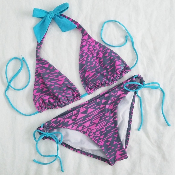 Billabong string tie bikini (S) in Tri Sea/Pool - Picture 2 of 3